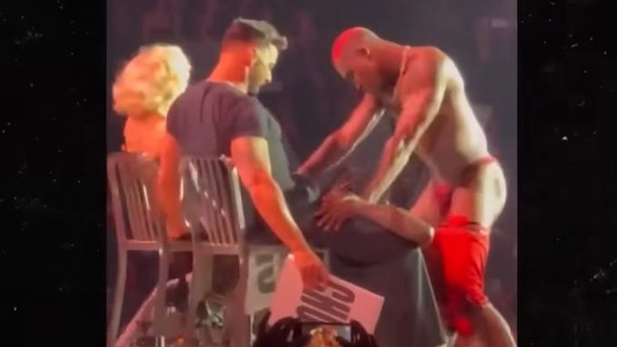 ¿Erección en el escenario de un show de Madonna?  El vídeo genera especulaciones.