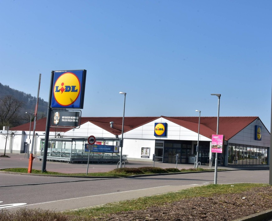 24.03.2019 Waldshut ,Deutschland. Im Bild : Discounter Aldi Sued und Lidl Logo ,Schriftzug *** 24 03 2019 Waldshut Germany In picture Discounter Aldi Sued and Lidl Logo Lettering