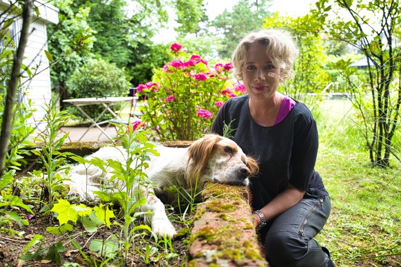 Silke Wechsung mit ihrem Hund Milo.