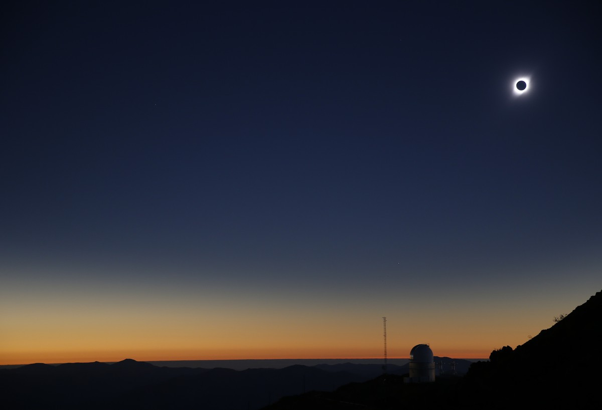 A solar eclipse is observed at Coquimbo, Chile, July 2, 2019. REUTERS/Rodrigo Garrido