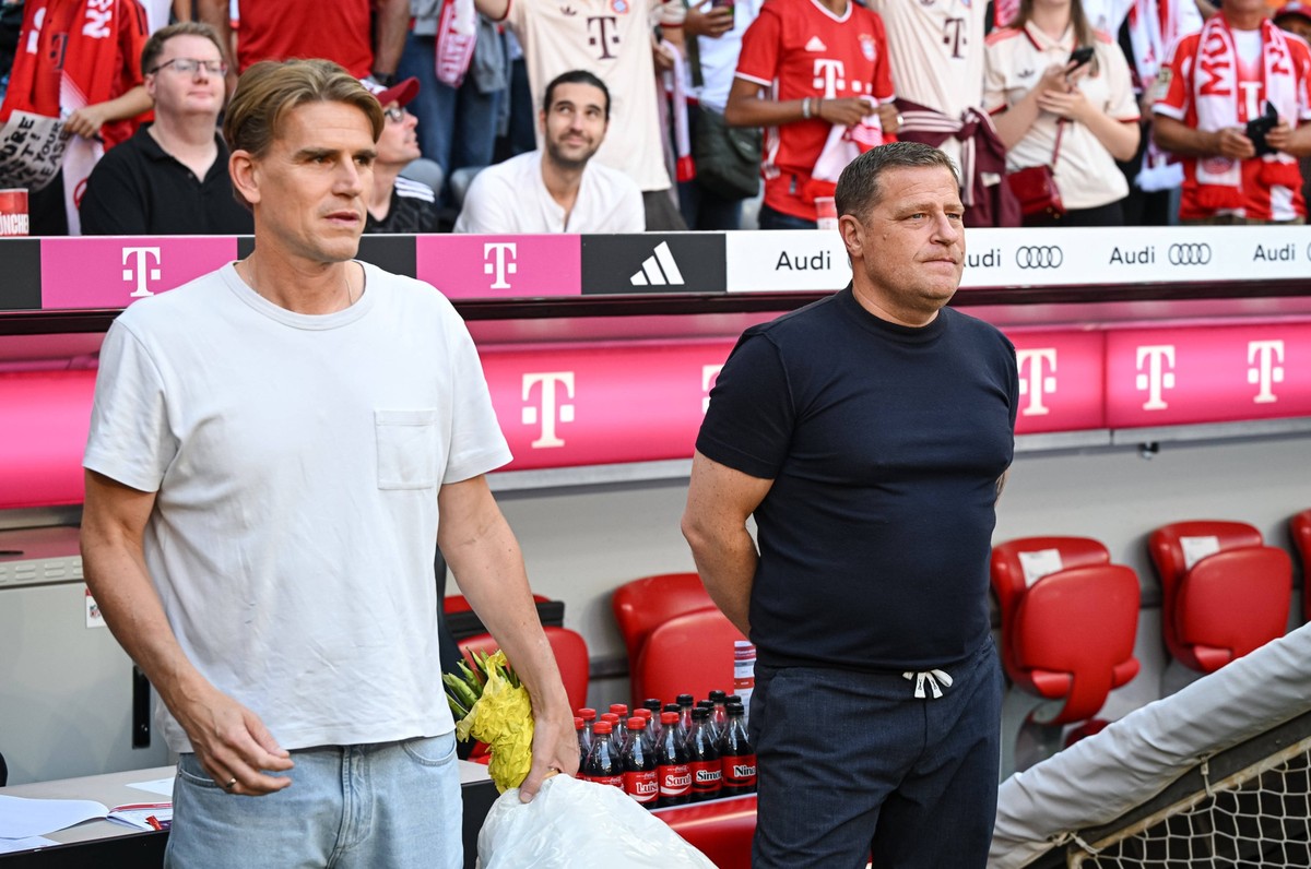Fussball Telecom Cup Saison 2025/2026 07.08.2025 FC Bayern Muenchen - Tottenham Hotspur Sportvorstand Max Eberl re, FC Bayern Muenchen und Sportdirektor Christoph Freund li, FC Bayern Muenchen *** Foo ...