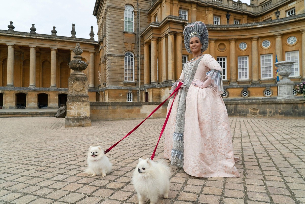 RECORD DATE NOT STATED QUEEN CHARLOTTE: A BRIDGERTON STORY, Golda Rosheuvel, Holding The King , Season 1, ep. 104, aired May 4, 2023. photo: Liam Daniel / Netflix / Courtesy Everett Collection PUBLICA ...