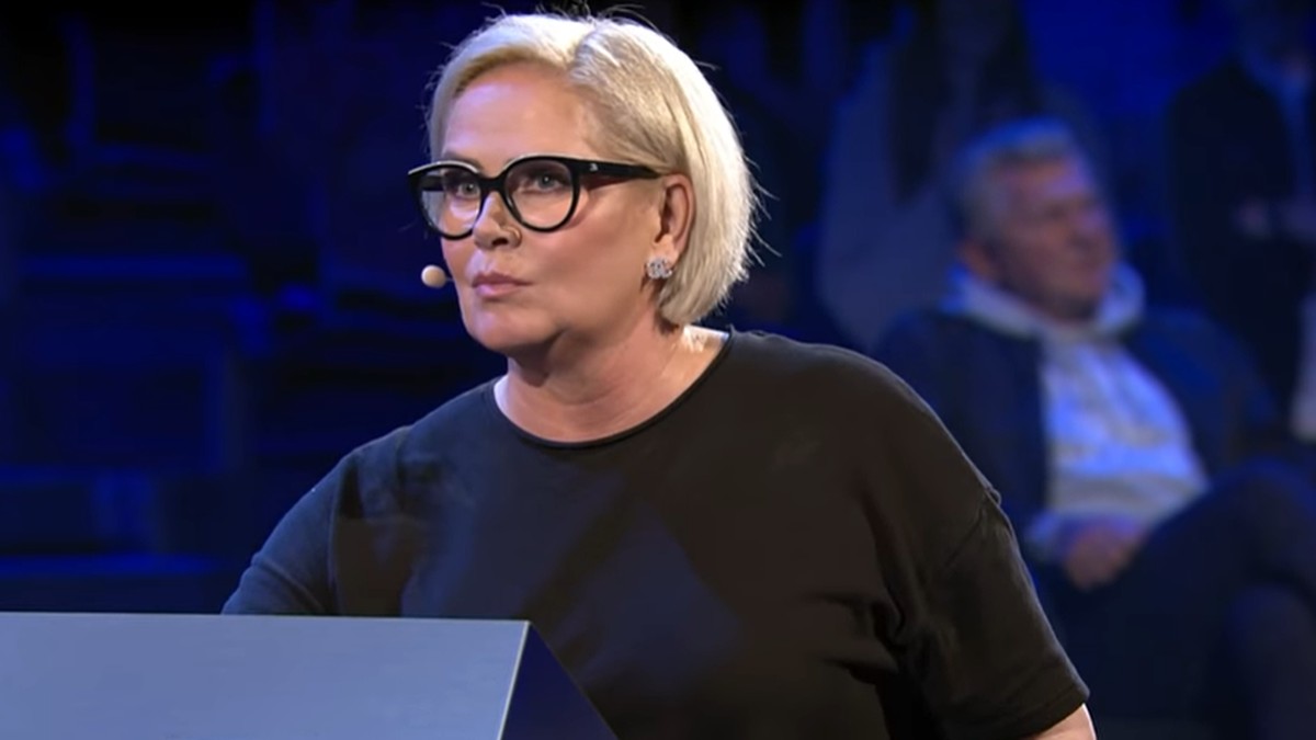 "Schlag den Star": Claudia Effenberg blamiert sich bei Wissensspiel – Elton  baff