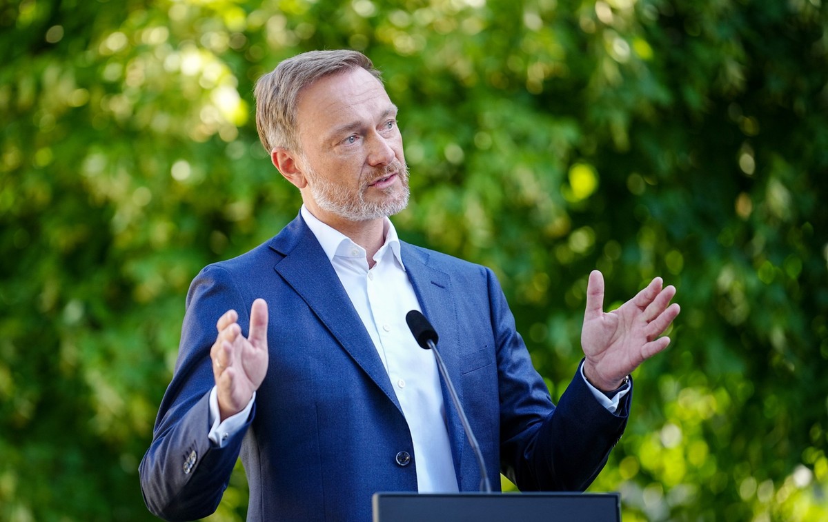 10.08.2022, Berlin: Christian Lindner (FDP), Bundesminister der Finanzen, gibt ein Pressestatement Statement zu den Eckpunkten eines Inflationsausgleichsgesetzes. Foto: Kay Nietfeld/dpa +++ dpa-Bildfu ...