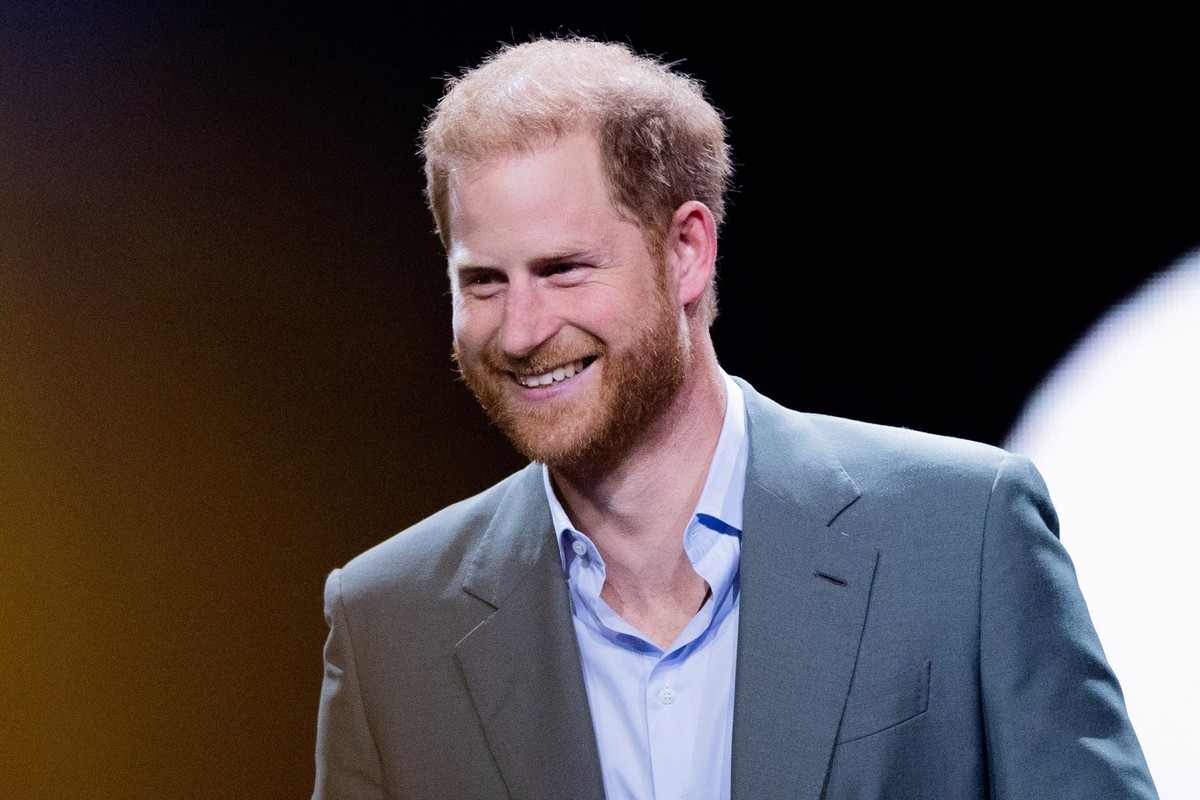 ARCHIV - 09.09.2023, Nordrhein-Westfalen, Düsseldorf: Prinz Harry, Herzog von Sussex, lächelt bei der Eröffnung der 6. Invictus Games in der Merkur Spiel-Arena.(zu dpa: "Prinz Harry für Verdienst ...