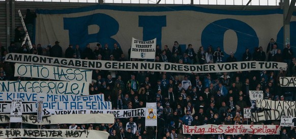 02.12.2018, xtgx, Fussball 2.Bundesliga, 1.FC Magdeburg - VfL Bochum emspor, v.l. Fanprotest, Protest gegen Montagsspiele (DFL/DFB REGULATIONS PROHIBIT ANY USE OF PHOTOGRAPHS as IMAGE SEQUENCES and/or ...