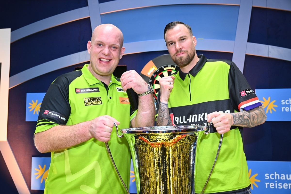 König der "Promi-Darts-WM": Michael van Gerwen siegte mit seinem Partner Kevin Großkreutz und holte sich somit bereits den dritten Titel.