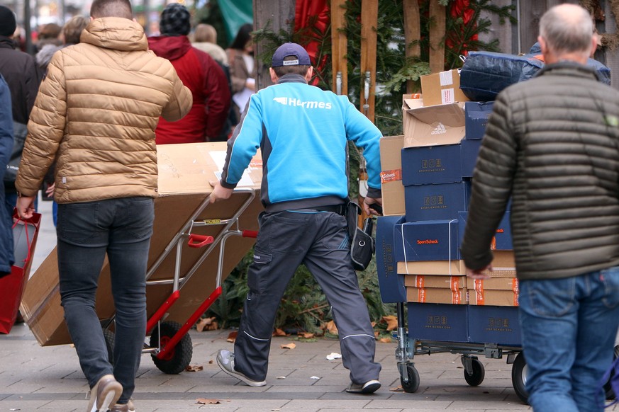 Hermes, DHL: Paketbote schreibt gemeine Botschaft an Paket-Empfänger