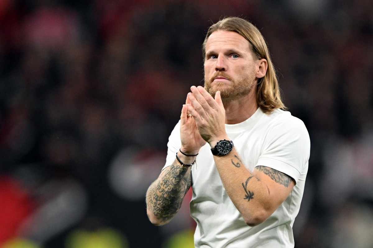 21.09.2025, Nordrhein-Westfalen, Leverkusen: Fußball: Bundesliga, Bayer Leverkusen - Borussia Mönchengladbach, 4. Spieltag, BayArena, Trainer Eugen Polanski (Bor. Mönchengladbach) feiert das 1:1 bei B ...