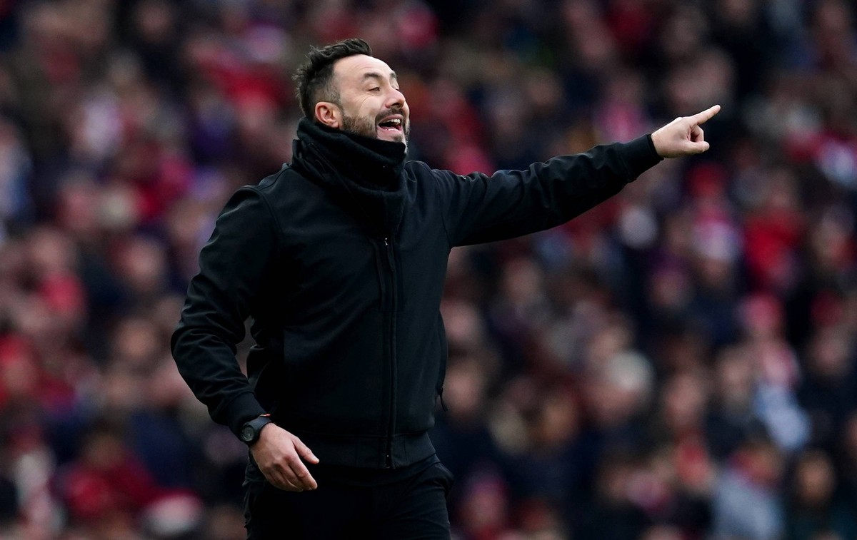 Arsenal v Brighton and Hove Albion - Premier League - Emirates Stadium Brighton and Hove Albion manager Roberto De Zerbi during the Premier League match at the Emirates Stadium, London. Picture date:  ...