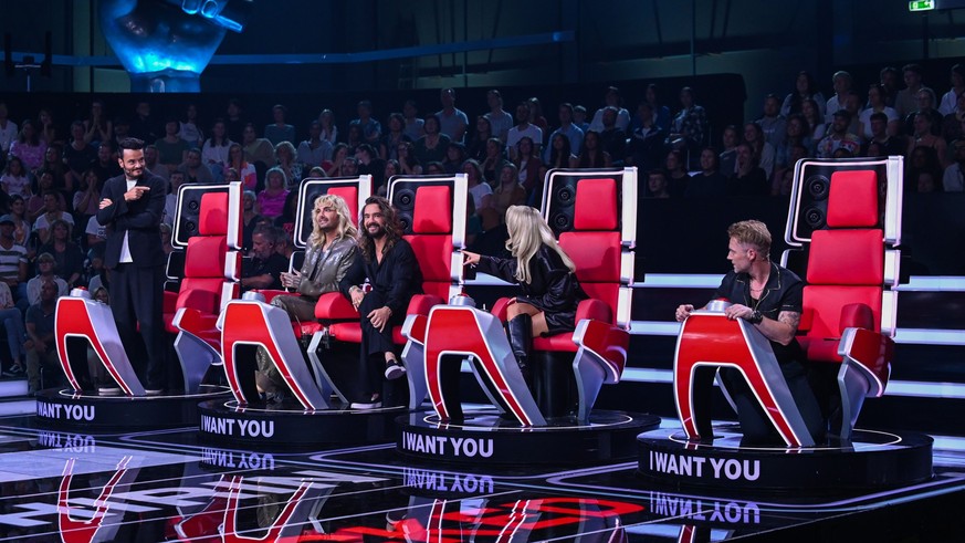 HANDOUT - 18.09.2023, ---, -: Giovanni Zarrella (l-r, Bill Kaulitz und Tom Kaulitz, Shirin David und Ronan Keating in der Kulisse der 13. Staffel der TV-Show &quot;The Voice of Germany&quot;, die ab D ...