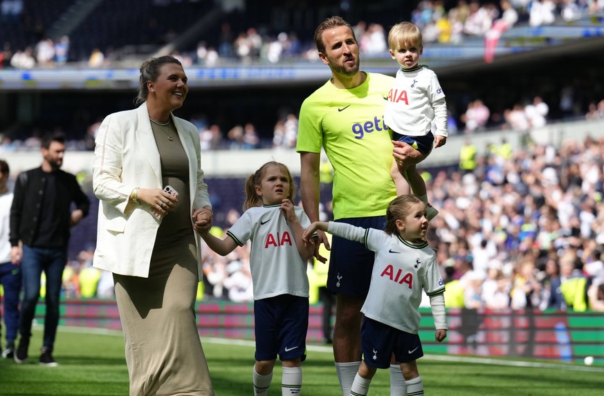 Tottenham Hotspur v Brentford - Premier League - Tottenham Hotspur Stadium Tottenham Hotspur s Harry Kane, wife Katie Goodland and family in a lap of honour following the Premier League match at the T ...