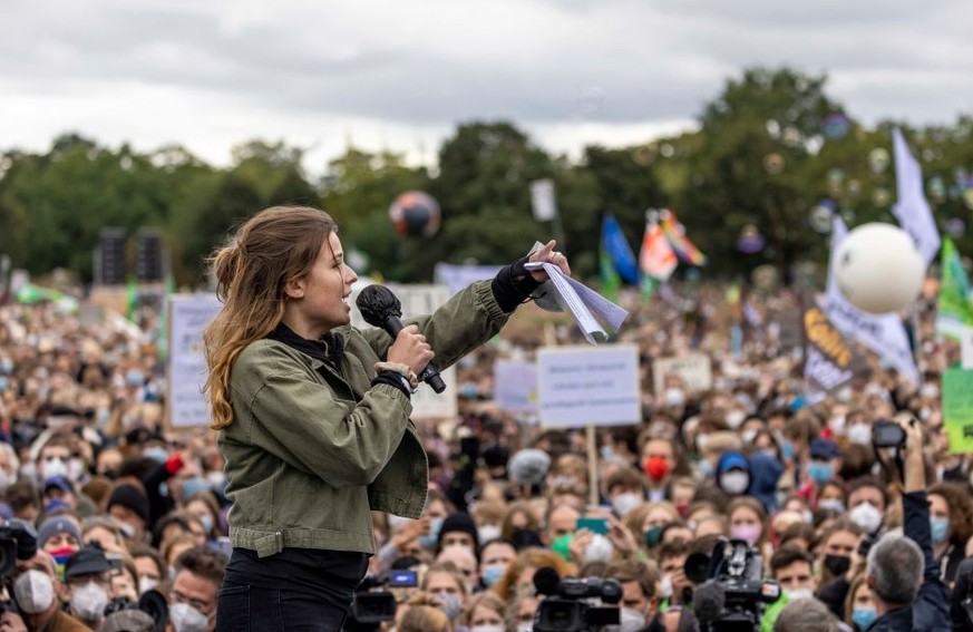 BERLIN, GERMANY - SEPTEMBER 24: German Climate activist Luisa Neubauer speaks at a large-scale climate strike march by Fridays for Future in front of the Reichstag on September 24, 2021 in Berlin, Ger ...