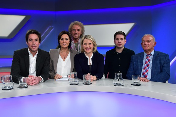 maischberger. die woche am 04.12.2019 im WDR Studio BS 3 in Köln V.l.n.r.: Markus Feldenkirchen - Sandra Maischberger - Thomas Gottschalk - Susan Link - Kevin Kühnert - Peter Hahne zu Gast in der ARD ...