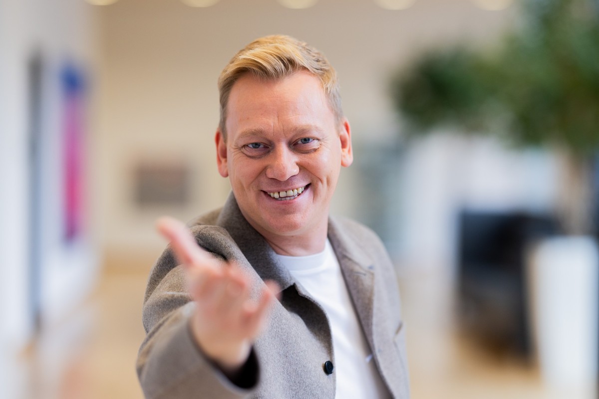 ARCHIV - 23.01.2024, Nordrhein-Westfalen, K?ln: Jens "Knossi" Knossalla, Streamer, steht im Sendezentrum des privaten Fernsehsenders RTL Deutschland. Knossi und Swarovski werden die aktuelle ...