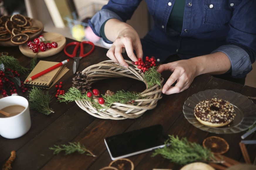 Woman decorating Advent wreath, partial view model released Symbolfoto property released PUBLICATIONxINxGERxSUIxAUTxHUNxONLY RTBF00481

Woman decorating Advent Wreath Partial View Model released Sym ...