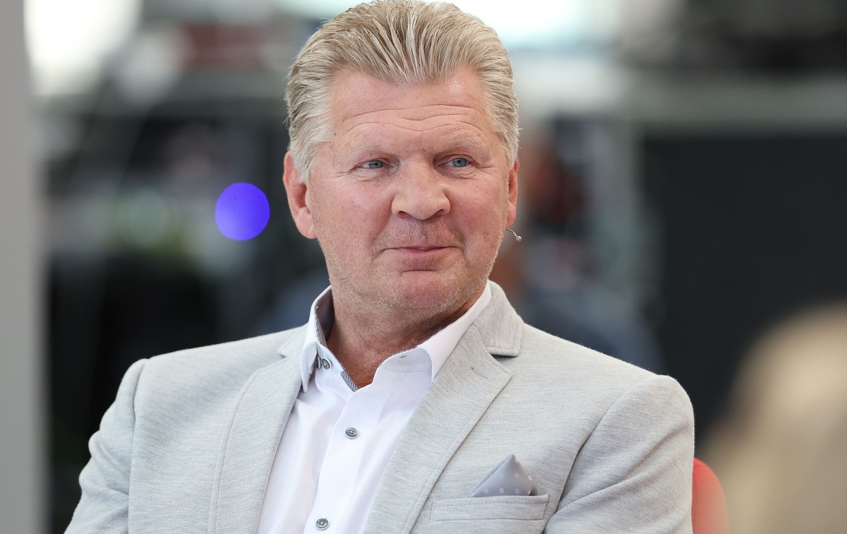 MUNICH, GERMANY - APRIL 17: Stefan Effenberg attends the Stahlwerk Doppelpass TV Show at Hilton Munich Airport Hotel on April 17, 2022 in Munich, Germany. (Photo by Alexander Hassenstein/Getty Images)