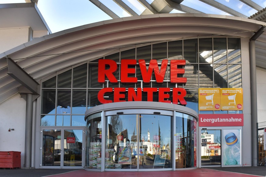 xblx, Eingang von Rewe Center in Bad Nauheim Bad Nauheim *** xblx, entrance from Rewe Center in Bad Nauheim Bad Nauheim