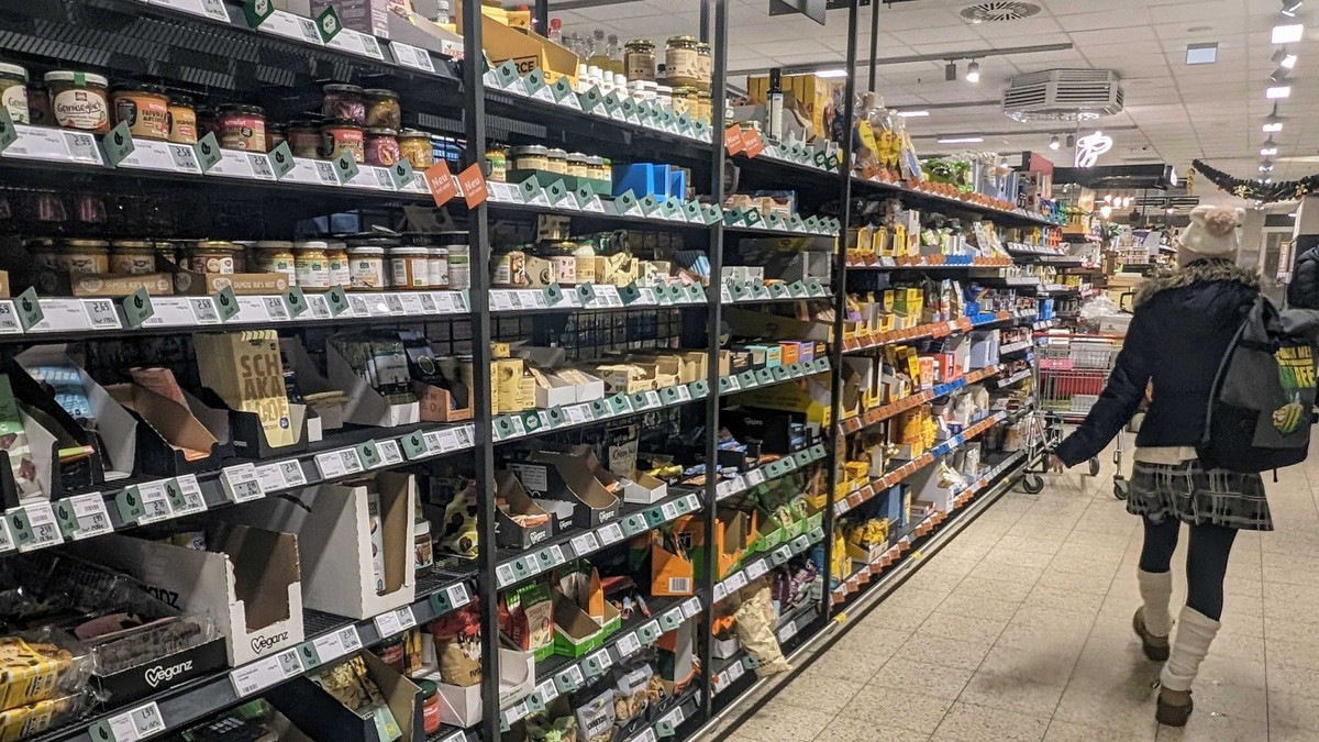 Veganz Regal Rewe Supermarkt Produkte Aufstriche Müsli Riegel Kekse Glutenfrei Regale