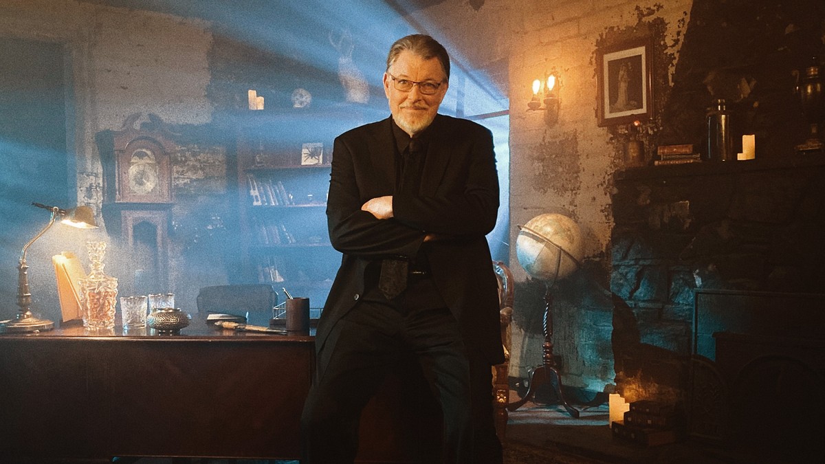 HANDOUT - 07.07.2022, USA, ---: Jonathan Frakes, US-Schauspieler, steht in der Kulisse von