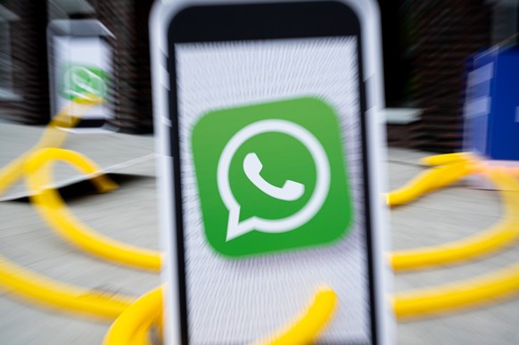 ARCHIV - Zum Themendienst-Bericht vom 7. Februar 2023: Bei Whatsapp gibt es in den kommenden Wochen viele neue Status-Funktionen. Foto: Daniel Reinhardt/dpa/dpa-tmn - Honorarfrei nur f�r Bezieher des  ...