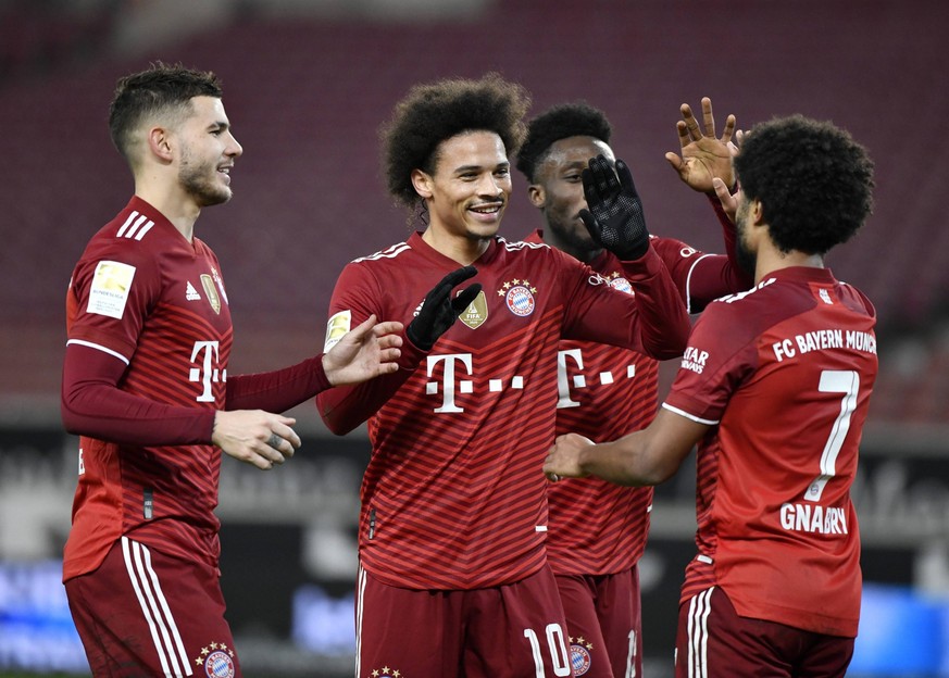 TOR zum 0:5 Serge Gnabry FC Bayern München FCB 07 Toärjubel mit Leroy Sane FC Bayern Muenchen FCB 10 Lucas Hernandez FC Bayern Muenchen FCB 21 VfB Stuttgart vs FC Bayern München FCB 14.12.2021 DFL/DFB ...