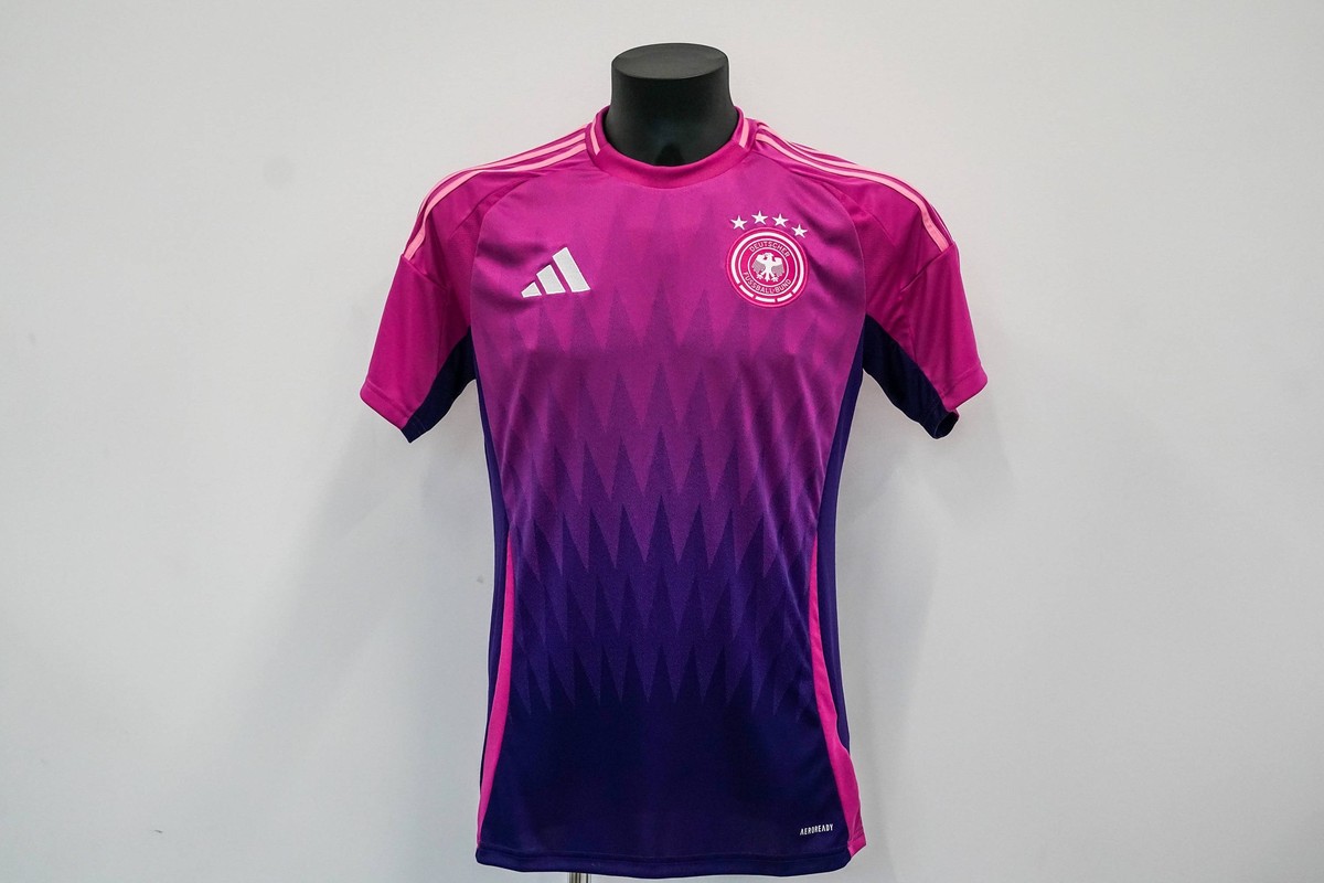 Neues EM-Trikot f�r die EM in Deutschland AUSW�RTS - Frankfurt 19.03.2024: Training der Nationalmannschaft *** New European Championship jersey for the European Championship in Germany AUSW�RTS Frankf ...