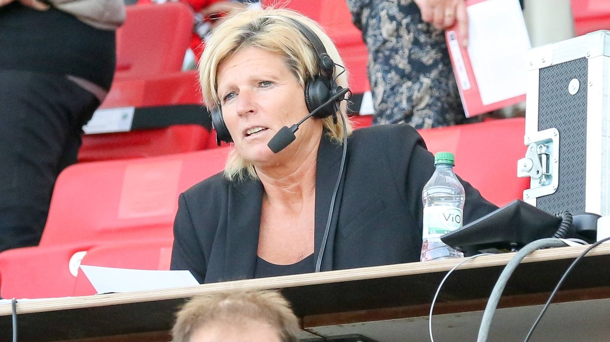 Fußball Frauen Länderspiel Deutschland - Österreich am 06.10.2018 im Stadion Essen in Essen Moderatorin Claudia Neumann vom ZDF DFL REGULATIONS PROHIBIT ANY USE OF PHOTOGRAPHS AS IMAGE SEQUENCES AND/O ...