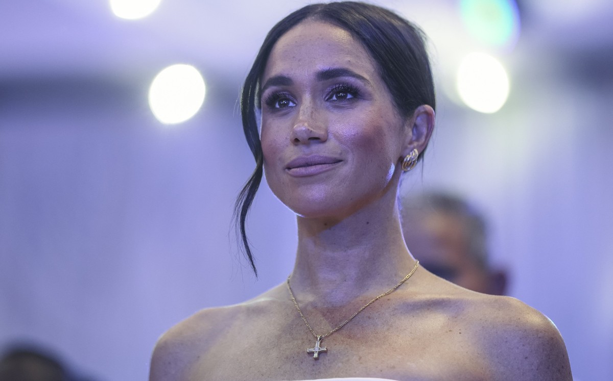 TOPSHOT - Britain's Meghan, Duchess of Sussex, looks on as she attends a Sit Out with Britain's Prince Harry (unseen), Duke of Sussex, at the Nigerian Defence Headquarters in Abuja on May 11 ...