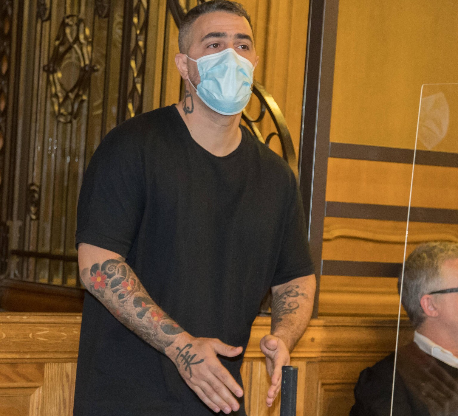 bushido erzahlt wie viel geld er pro jahr verdiente und wie abou chaker ihm drohte