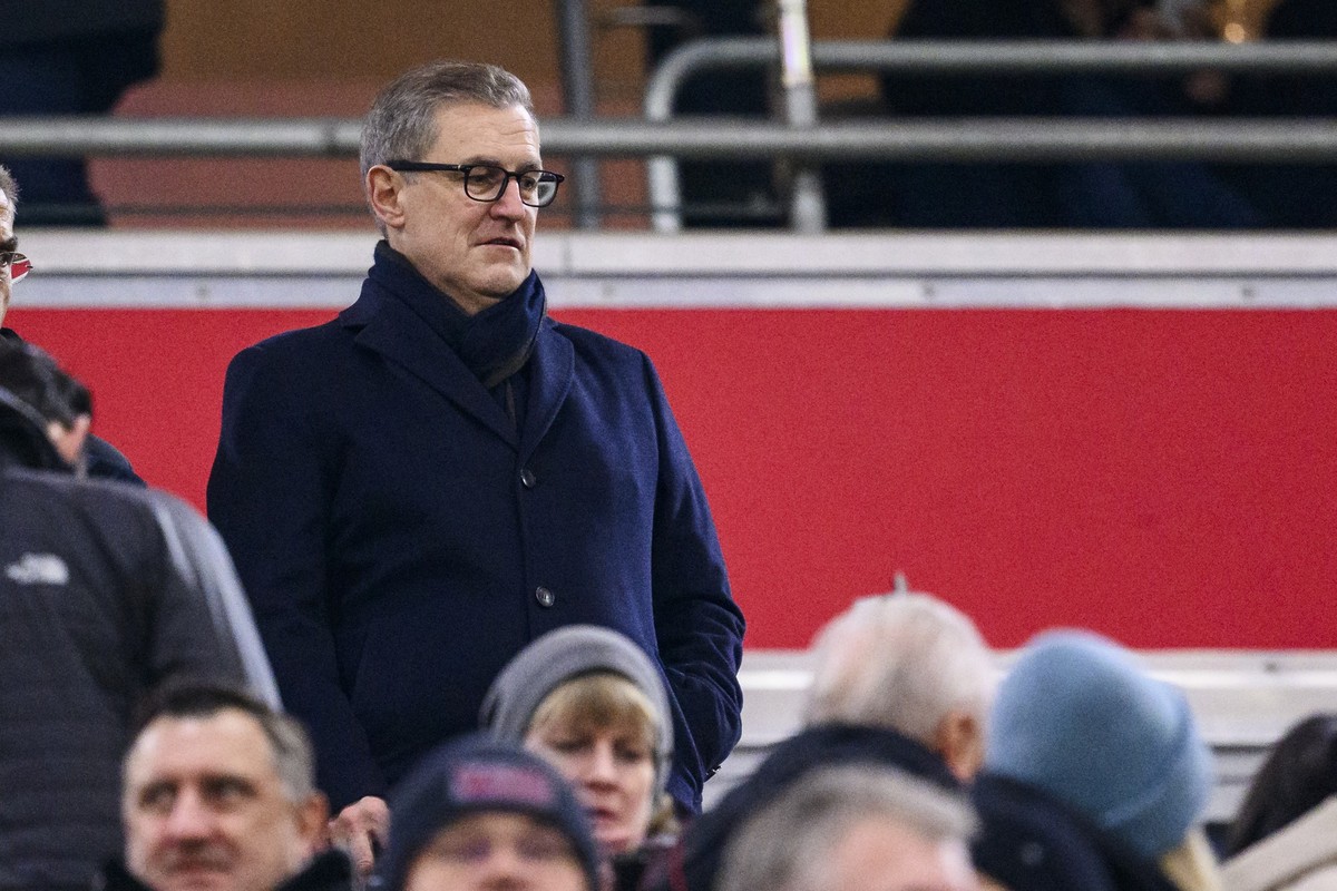 ARCHIV - 24.02.2024, Bayern, München: Fußball: Bundesliga, Bayern München - RB Leipzig, 23. Spieltag, Allianz Arena. Jan-Christian Dreesen, Vorstandsvorsitzender der FC Bayern Münche AG steht vor dem ...