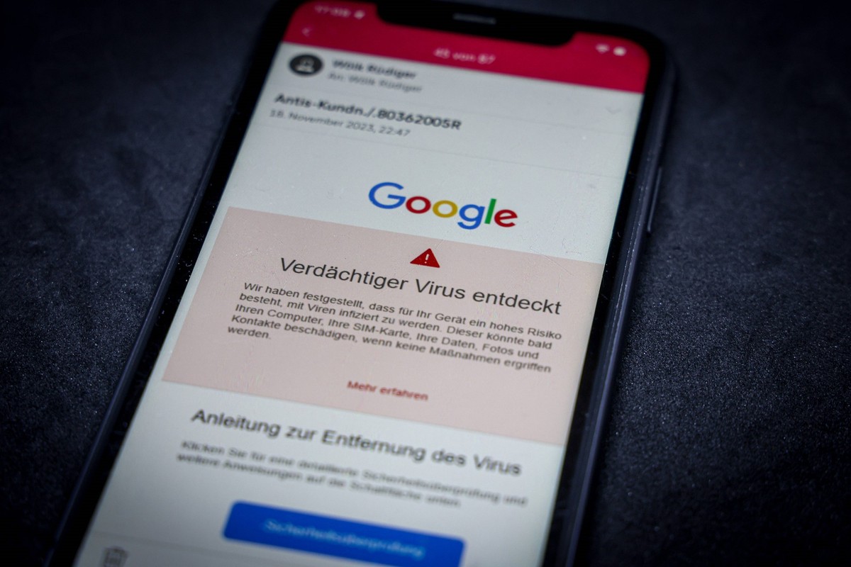 Computerkriminalität - Phishing Mail im Spam Ordner eines Email Postfachs. Ziel des Betrugs ist es an persönliche Daten zu gelangen oder zur Ausführung einer schädlichen Aktion zu bewegen. Folge Konto ...