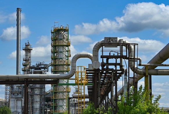 Die Raffinerie Schwedt in Brandenburg: An der Öl-Pipeline "Druschba" ist dem polnischen Betreiber PERN zufolge ein Leck aufgetreten.