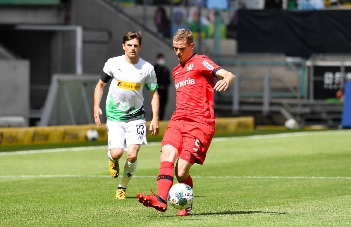 Borussia M�nchengladbach - Bayer Leverkusen, 23.05.2020 Fussball, 1. Bundesliga, Saison 19/20, 27. Spieltag, Borussia M�nchengladbach - Bayer Leverkusen, 23.05.2020: Sven Bender Leverkusen Foto: Maik ...