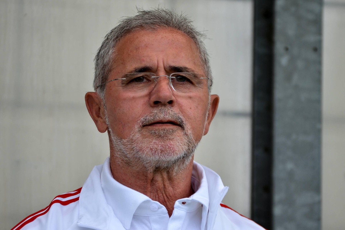 Fussball, Regionalliga Bayern, FC Bayern München II - FC Würzburger Kickers, v.li.: Freisteller, Einzelbild, Aktion, Action, Gerd Müller (FC Bayern München II, Co-Trainer) , xslx

Football third divis ...