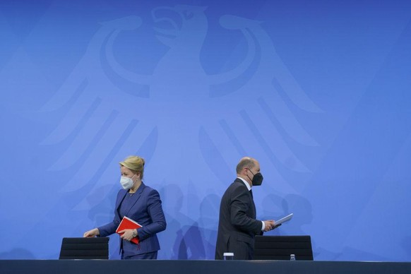 BERLIN, GERMANY - DECEMBER 21: Chancellor of Germany Olaf Scholz (R) and Berlin Mayor Franziska Giffey depart a press conference after a meeting with the heads of Germany&#039;s federal states about C ...