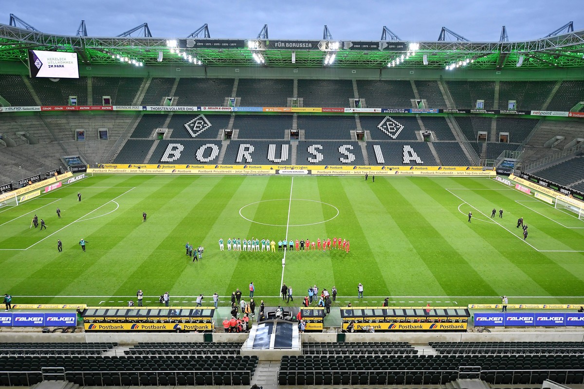Moenchengladbach, Borussia Park, 11.03.20, 1.Bundesliga - 21.Spieltag: Borussia Moenchengladbach - 1.FC Koeln Aufstellung beider Mannschaften vor leeren Raengen 1.Bundesliga - 21.Spieltag: Borussia Mo ...