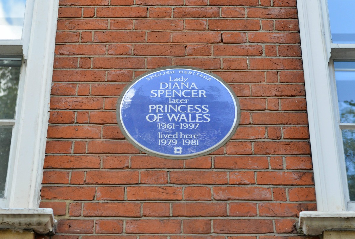 September 29, 2021, London, United Kingdom: A blue plaque is erected to honor Diana, Princess of Wales at her former London flat. London United Kingdom - ZUMAs197 20210929_zaa_s197_100 Copyright: xTho ...