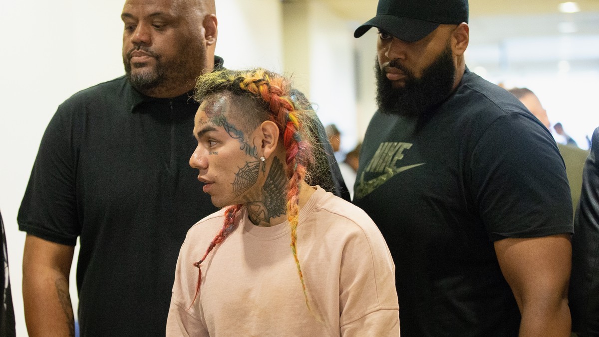 HOUSTON, TX - AUGUST 22: Rapper Tekashi69, real name Daniel Hernandez and also known as 6ix9ine, Tekashi 6ix9ine, Tekashi 69, arrives for his arraignment on assault charges in County Criminal Court #1 ...