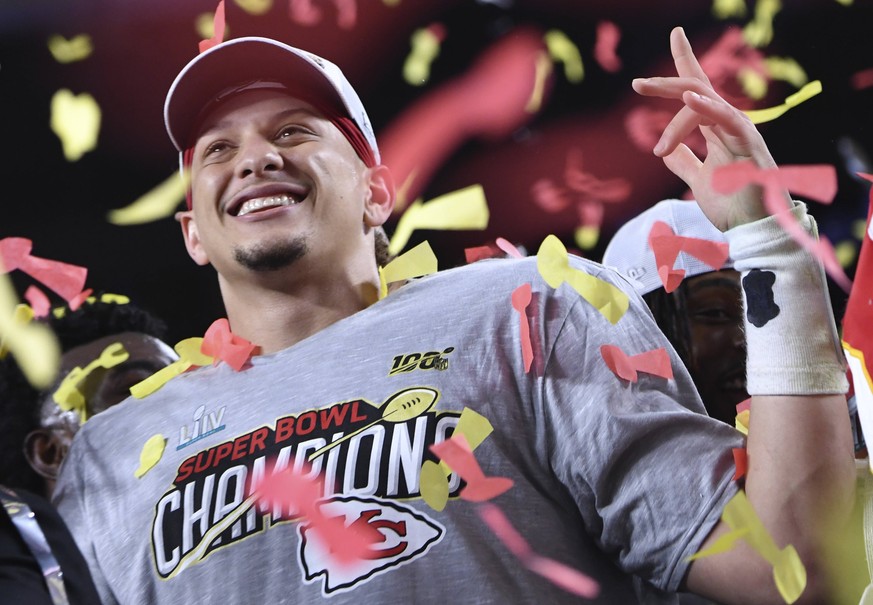 Sport Bilder des Tages Kansas City Chiefs quarterback Patrick Mahomes celebrates after the Chiefs defeated the San Francisco 49ers in Super Bowl LIV at Hard Rock Stadium in Miami Gardens, Florida on S ...