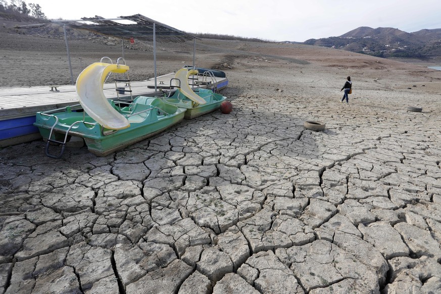 The La ViÃ±uela reservoir, located in La Axarquia, is at 15% of its total capacity due to the drought caused by the lack of rainfall this winter as of February 19, 2022 Malaga, Andalusia. Photo by Ale ...