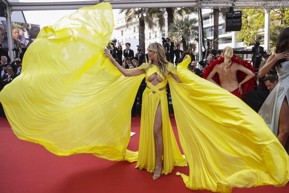 Heidi Klum poses for photographers upon arrival at the premiere of the film &#039;The Pot-au-Feu&#039; at the 76th international film festival, Cannes, southern France, Wednesday, May 24, 2023. (Photo ...