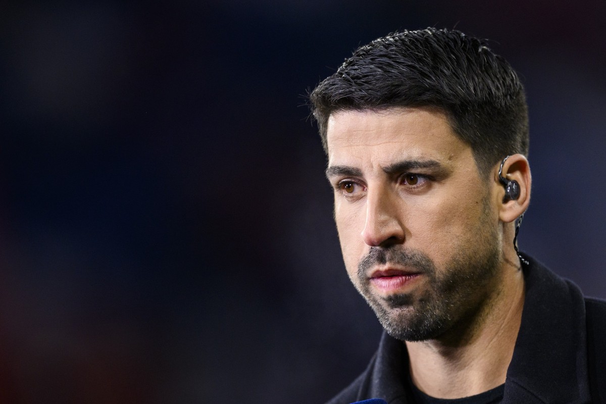 ARCHIV - 17.04.2024, Bayern, München: Fußball: Champions League, Bayern München - FC Arsenal, K.o.-Runde, Viertelfinale, Rückspiele, Allianz Arena. Sami Khedira steht vor dem Spiel im Stadion. Khedira ...