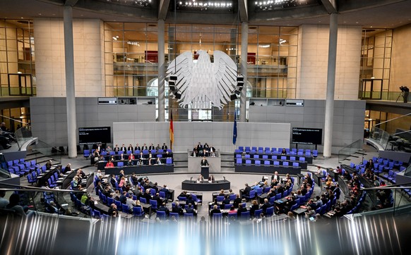 21.10.2022, Berlin: Die Abgeordneten tagen im Bundestag. Thema der Debatte ist das Stabilisierungsfondsgesetz. Foto: Britta Pedersen/dpa +++ dpa-Bildfunk +++