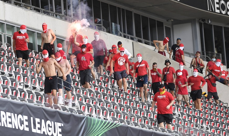 08.09.2022, Nice, France, Allianz Riviera, OGC Nice vs 1. FC Koeln - UEFA Europa Conference League 2022-2023 - Group D, Ultras / Hooligans Koeln Fans mit Pyrotechnik Foto Ralf Treese Nice Allianz Rivi ...