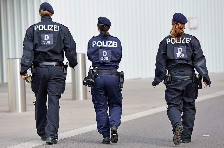 Police officers patrol Vienna during the Corona lockdown