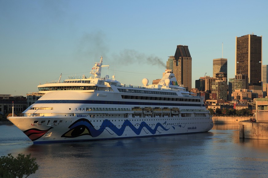 Die AIDAluna im Hafen von Montreal. 