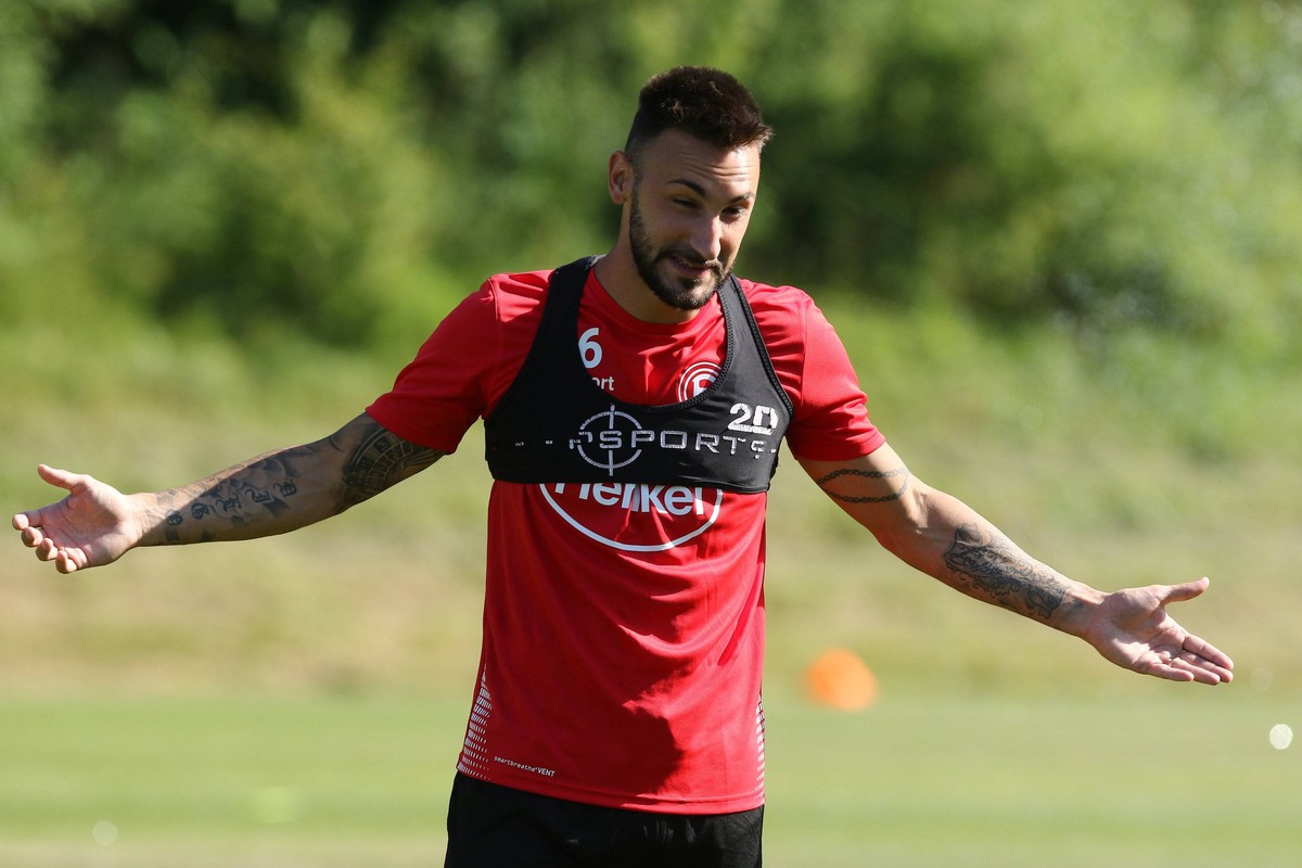 Diego Contento Trainingslager Fortuna Duesseldorf --- Fussball --- 03.07.2018 Trainingslager Fortuna Duesseldorf --- Fussball --- 03.07.2018 Stahlhofen am Wiesensee *** Diego Contento Training camp Fo ...