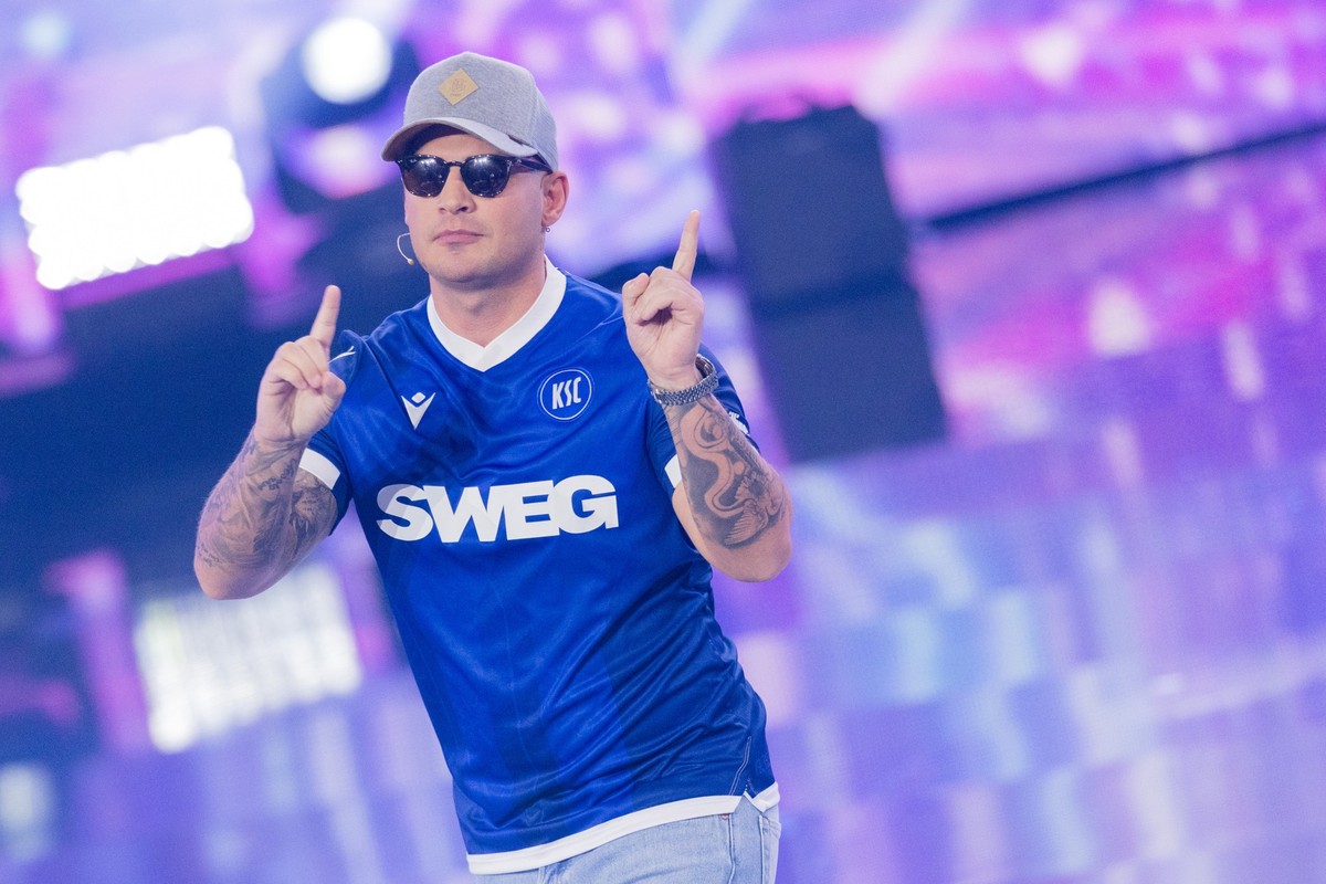 09.11.2024, Nordrhein-Westfalen, K�ln: Pietro Lombardi, Jurymitglied, steht im Finale der RTL Castingshow &quot;Deutschland sucht den Superstar&quot; im Coloneum auf der B�hne. Foto: Rolf Vennenbernd/ ...
