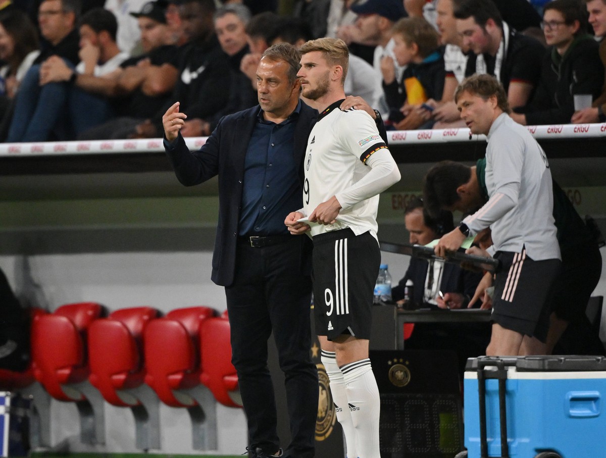 Bundestrainer Hansi Flick Deutschland wechselt Timo Werner Deutschland ein 07.06.2022, Fussball 2022, UEFA Nations League 2022/23, 2. Spieltag in M�nchen, Deutschland - England 1:1 Foto: Maik H�lter/T ...